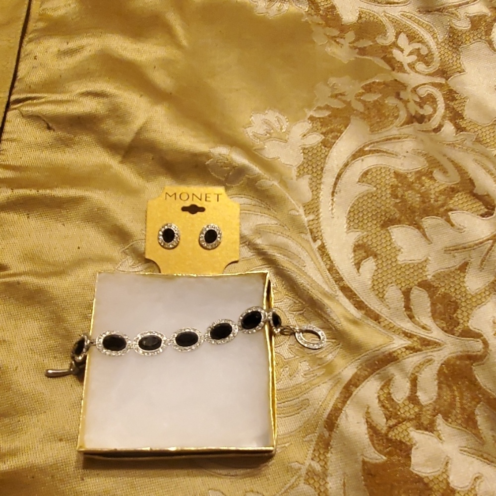 Bracelet and earrings